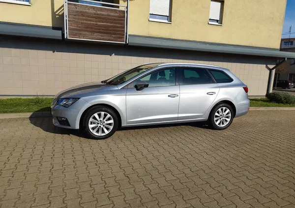 samochody osobowe Seat Leon cena 58800 przebieg: 46700, rok produkcji 2019 z Kościan